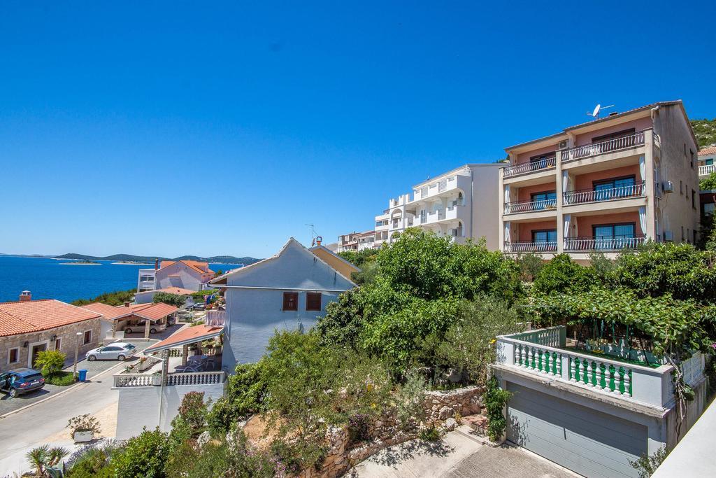 Apartments Rosanda Pakostane Bagian luar foto